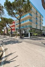 Hotel Capitol - Image 2