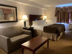 Pacific Inn & Suites - Image 3