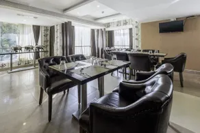 J's Five Two Boutique Hotel - Image 3