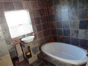 Lisa's Guesthouse - Image 5
