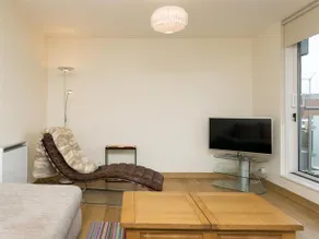 Veeve Smart 2 Bed 2 Bath Flat On Grosvenor Court East Putney - Image 4