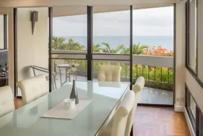 Luxury Beachfront Large Suite - Image 2