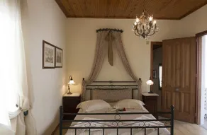Sappho House - Image 5