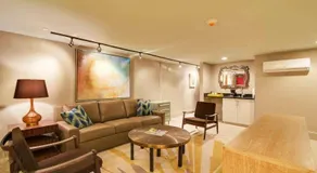 Nashville Riverfront Family Loft Stay for 4 - Image 2