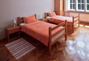 Crossroad Rooms & Apartments - Image 3