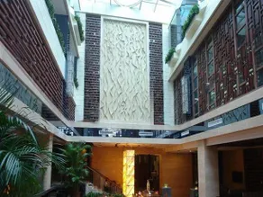 Hawaii International Business Hotel - Image 2