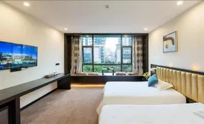 Younger Hotel - Image 5