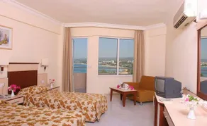 Raina Beach Hotel - Image 2