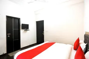 Hotel Lotus Palace - Image 5
