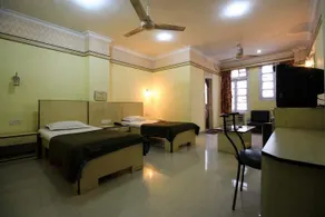Hotel Embassy - Image 5