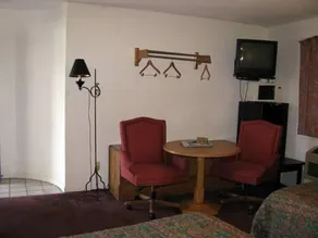Iris Motel - Image 3