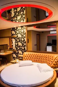 Platinum Motel - Image 3