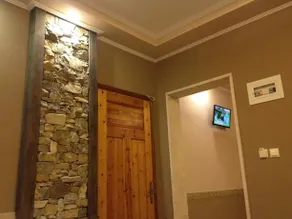 Menis Haus - Image 2