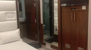 Hotel Lovely - Image 4