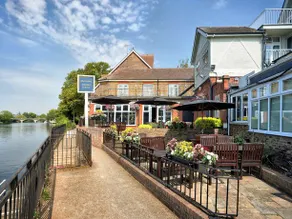 Mercure London Staines-upon-Thames - Image 2
