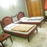 Golden Hut Hotel - Image 1