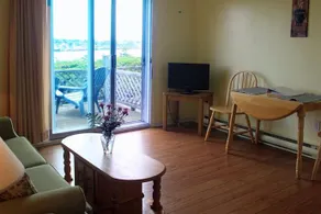 Topmast Motel - Image 3