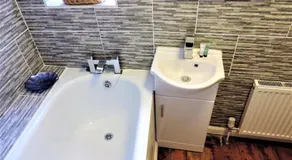1 Bed Bagshot Pennyhill Accommodation - Image 2