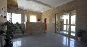 Var-nak Motel - Image 2