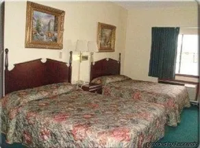 Lamar Inn & Suites - Image 4