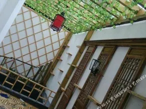 Donglai Courtyard Inn - Image 4
