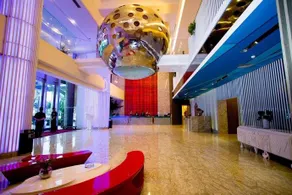 Fontainebleau Hotel - Image 3