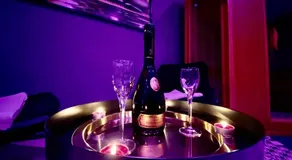 Suite avec Jacuzzi et Sauna Privée - Image 3