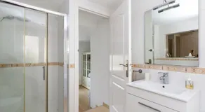 Agréable maison de vacances conviviale et familiale avec jardin, barbecue et piscine - Image 4