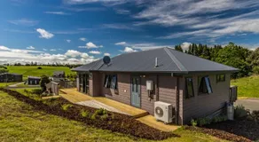 Kowhai Heights - Ohakune Holiday Home - Image 3