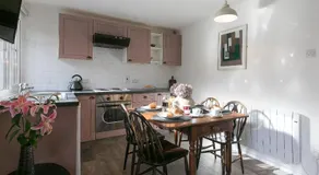 Cosy Woodland Home - Image 2