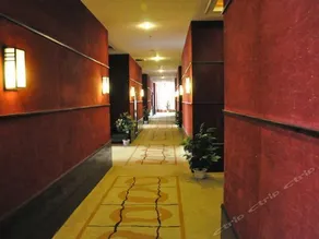 Zhejiang Crown Holidy Hotel - Image 5