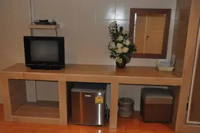 S T House - Image 4