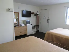 Carefree Inn Sandusky - Image 5