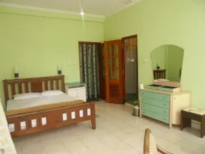 Lake view Residence - Image 2