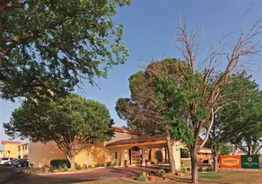 Baymont by Wyndham Lubbock - Downtown Civic Center - Image 3
