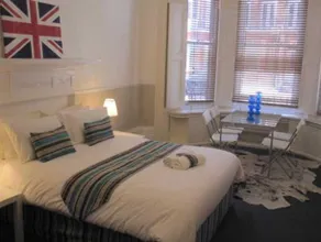 Hostel 7 - Image 3