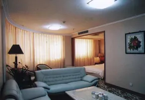 Sha Hu Hotel - Image 2