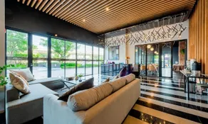 Q-Box Bangkok Blossom Hotel - Image 3