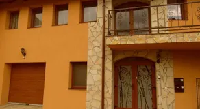 Nadins Guesthouse - Image 2