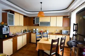 Pensiunea Casa Cu Flori - Image 2
