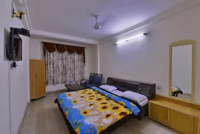 OYO 18631 Hotel King's - Image 3