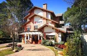 Encantos Lago Hotel - Image 2