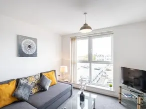 2-bedroom apartment Mill Court, Harlow - Image 2