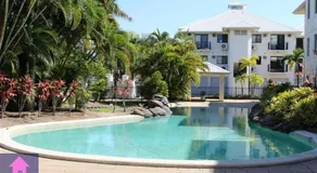 Marina View Apartment - Walk to the Strand - Image 3