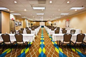 Holiday Inn & Suites Universal - Image 2