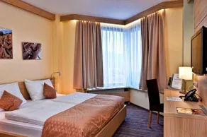 Alexandra Hotel - Image 2