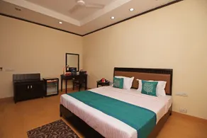 SD Royal Inn By OYO Rooms - Image 5