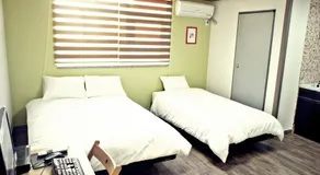 2NVILLE GUEST HOUSE - Image 4