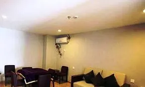 Wuhan Juran Hotel - Image 2