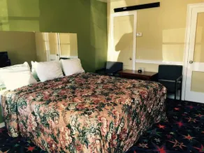 Paradise Inn - Image 4